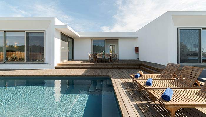 Nous construisons des piscines creusées.