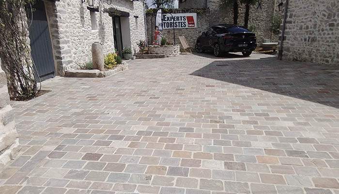 Nous rehaussons l’esthétique de votre propriété grâce au pavage.
